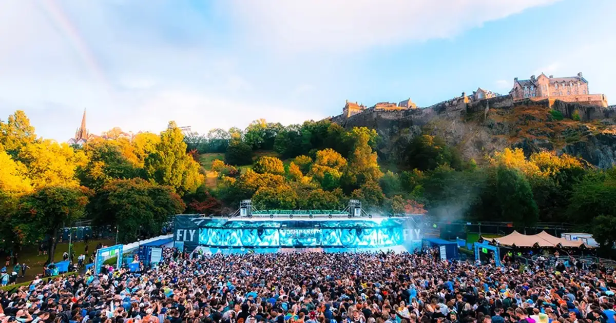 Capa fotográfica da fonte da Club Base: Eight people arrested after attempt to break into Edinburgh's FLY Festival