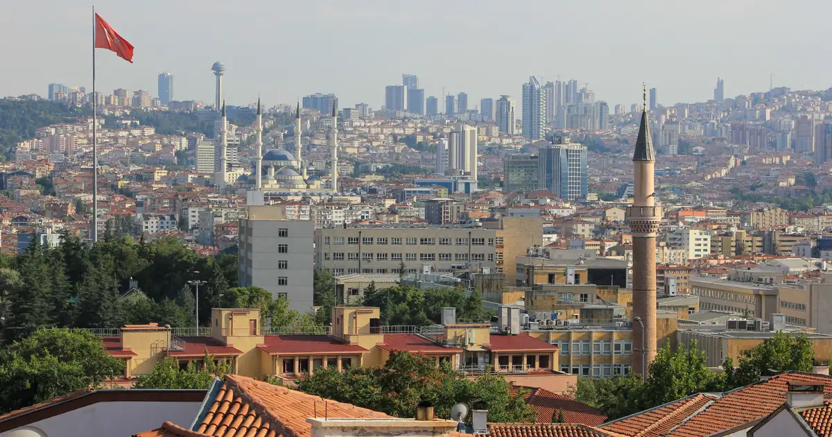 Capa fotográfica da fonte da Club Base: EU "concerned" over LGBTQIA+ nightlife raids in Turkey