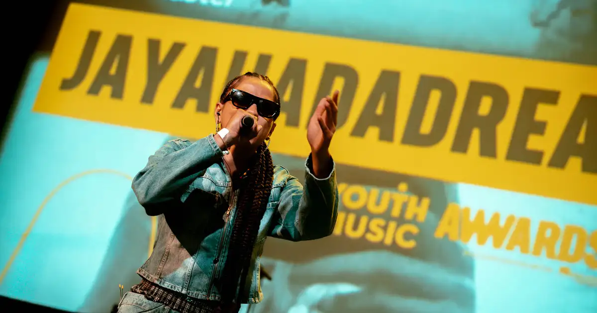 Capa fotográfica da fonte da Club Base: Youth Music reaches £1 million milestone in young artist investments